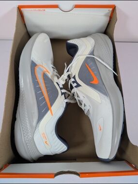 Nike Quest 5 White, Gray & Orange Men Running DD0204 103 11/21/25 Size 11 W12.5